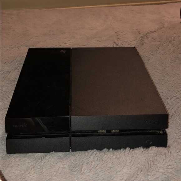 It comes with Madden 21 head set ps4 all the cables and the Controller - Picture 5 of 5